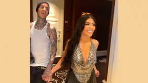 Travis barker and kourtney kardashian took a private jet to go on vacation, marking the first time the musician has been on a plane since he survived a deadly 2008 crash. Ktlioqgi7kqtlm