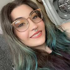 I didn't realize my drivers license had expired and the bar wouldn't serve  me. Like, this isn't a license to drink. It's a way for you to check my  birthday 😭 But