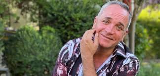 Perdidos en lebu la historia cuenta sobre 2 amigos que viajan a la ciudad de lebu, pero ninguno conoce el lugar y ellos necesitan llegar a un establecimiento. Hxpxrtt 1rnusm