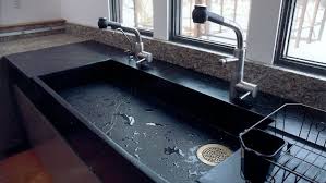 Notre large gamme d'éviers vous proposera toutes formes (ronds, d'angles.), matières (résine, céramique, inox.) et de type d'évier (à poser, à encastrer.) parmi les plus l'évier étant une pièce indispensable de la cuisine, vous trouverez toutes les informations utiles pour chois. Evier De Cuisine En Pierre Idees En Marbre Quartz Ou Granit
