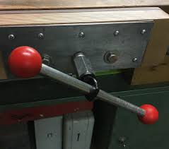 Neben hobel und winkel ist die hobelbank das wohl bekannteste sinnbild für den beruf des schreiners und tischlers. Vorderzange Aus Einem Wagenheber Bauanleitung Zum Selber Bauen Werkbank Selber Bauen Werkbank Holz Selber Bauen