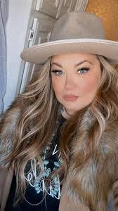 Erin Butcher's Instagram, Twitter & Facebook