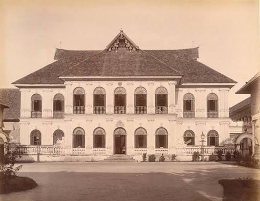 RBSI - The Maharaja's Palace, Trivandrum - 1895 Photograph taken about 1900 by the Government photographer, Zacharias D'Cruz of the Kaudiar Palace, Trivandrum of the Travancore Royal family. It is one of