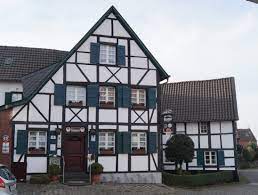 Nutze die erweiterte suche von homegate.ch, überprüfe den standort auf der karte und finde die perfekte immobilie in der schweiz! Datei Historische Gaststatte Vennen Liedberg 2014 Jpg Wikipedia