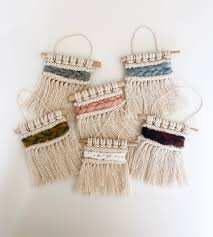 Not every wall hanging has to look the same, just check out this macrame mandala wall hanging! Excellent No Cost Mini Macrame Wall Hanging Popular I Would Like To Mention A Fairly Easy Macrame Wall Hanging Tutorial Macrame Wall Hanging Diy Mini Macrame