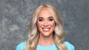 Kelly Crull's Instagram, Twitter & Facebook