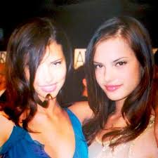 See Alessandra Ambrosio S Throwback Thursday Pic With Adriana Lima Adriana Lima Age Adriana Lima Allesandra Ambrosio