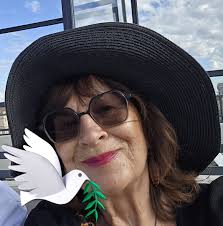 No sirds priecājamies un lepojamies, ka šī gada Latviešu valodas aģentūras  diasporas latviešu skolu konkura “ZELTA PŪKA” laureātu vidū ir divas mūsu  skolotājas: Jana Anča-Tetere un Laura Vilsone-Meixner. Skolotāja Jana