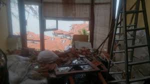 Sebuah hal yang tidak asing lagi bagi kita ketika mengalami mimpi atap rumah roboh karena terkena angin ribut yang kuat karena hal tersebut merupakan bencana yang kapan saja dapat terjadi pada setiap orang. Siling Bumbung Hotel Avillion Pd Runtuh Pagi Tadi Apdet Isu Semasa Semasa Forum Cari Infonet