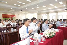 Ubnd quận 7 không đóng cửa, vẫn duy trì hoạt động để xử lý những công việc cấp bách hàng ngày của địa phương. Tp Hcm Ä'áº¡i Há»™i Há»™i Vien Há»™i Doanh Nghiá»‡p Quáº­n 7 Nhiá»‡m Ká»³ Iii 2020 2025 Hiá»‡p Há»™i Doanh Nghiá»‡p Tp Hcm