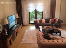 Modern Cizgide Stil Sahibi Ve Sik Bir Salon Ev Gezmesi Mobilya Oturma Odasi Fikirleri Oturma Odasi Takimlari