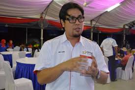 Bagaimanapun, presiden seniman, zed zaidi telah dikecam teruk oleh netizen selepas pelakon yang popular menerusi drama sembilu itu memuat naik satu status berita palsu berkaitan wabak meskipun dikecam teruk, setakat ini zed zaidi masih belum memadam lagi perkongsian tersebut. Zed Zaidi Exposed For Spreading Fake News About Coronavirus Hype Malaysia