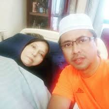 Azizah and ramli's relationship is objected by azizah's father. Derita Penyakit Kanser Peritoneal Tahap 4 Pelakon Wafa Abdul Kadir Menghembuskan Nafas Terakhir Al Fatihah Keluarga