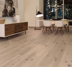 Le Chene Blanc Et Pourquoi Pas Mirage Whitemist Caractere Wood Whiteoak Oak Floor Flooring Boutiquedu Chene Blanc Plancher Bois Franc Plancher Bois