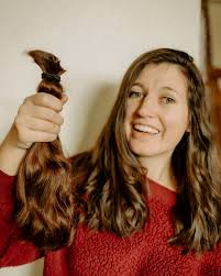 Hi, I'm Anna Nichol King and I just chopped all my hair off. Thank you Ally  of @sagebeautyandco for braving the chop ✂️