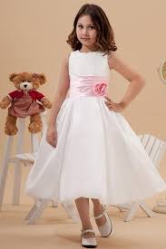 Les petites filles à l'honneur pour le mariage. Robe Fille Dhonneur Blanche Ornee De Fleur Faite A La Main Persun Fr