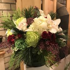 Send flowers online for same day and next day delivery. Large Low Arrangement Or Centerpiece In Seattle Wa Fiori Floral Design Christmas Flower Arrangements Christmas Floral Arrangements Holiday Floral Arrangements