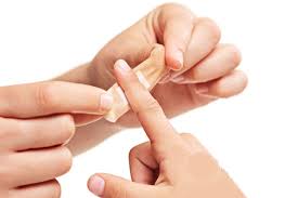 Cách chữa dằm đâm vào tay đơn giản và an toàn