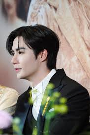 Photo gallery: Zee and Nunew at the "In The Heart of Emmaly" pop-up  exhibition (2) : r/ZeeNuNew