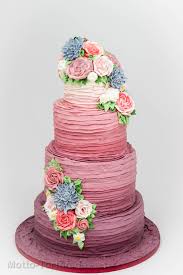 Geburtstagstorte backen drip cake selber machen torten rezepte ohne fondant. Buttercremetorte Im Ombre Stil Mit Cremerosen Motto Torten De