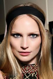 Je préfère tout couper et repartir sur de nouvelles bases avec des cheveux naturels et on verra. Coiffure Reveillon 35 Idees De Coiffures Pour Le Reveillon Qui Nous Bluffent Elle