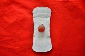 Keputihan ini ada dua jenis 1 normal (fisiologis) yaitu keluar keluar menjelang menstruasi atau sesudah menstruasi ataupun masa subur, 2 keputihan ulama dahulu membahas istilah ruthubah (رطوبة) yaitu lendir yang keluar dari kemaluan wanita dan sekarang dikenal istilah ifrazat (إفرازات). Keluar Lendir Darah Di Akhir Masa Kehamilan Benarkah Tanda Akan Melahirkan Kumparan Com