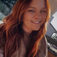 Anna Carter's Instagram, Twitter & Facebook