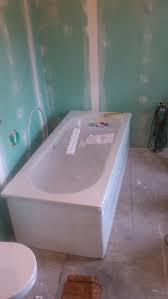 Entweder die badewanne einmauern mit ytong oder die. Badewanne Einbauen