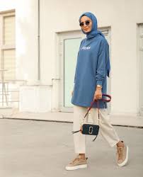 Complementary color dari biru gelap adalah. 7 Warna Hijab Selain Hitam Yang Cocok Untuk Baju Biru Langit Anda Womantalk