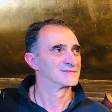 Viviamo sommersi da un diluvio incessante di contenuti culturali. Ogni  mattina ci svegliamo e troviamo decine di nuovi libri sugli scaffali delle  librerie, nuove serie TV che debuttano sulle piattaforme di streaming