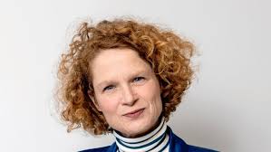 Als Adrian met zijn vuilniswagen door de wijk rijdt, maakt iedereen een  praatje