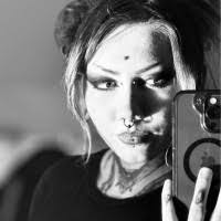 Julia Crow's Instagram, Twitter & Facebook