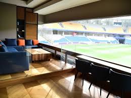 Unter dem stadiondach sind für die kalte jahreszeit infrarotwärmestrahlerfür die zuschauer angebracht. Basaksehir Fatih Terim Stadyumu Istanbul Basaksehir Fk