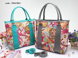 Harga tas wanita longchamp clutch. Tas Wanita Bunga Kode Tfkv Tbg1 Harga 50k Bahan Fabric Virotec Furing Satin Ukuran 40cm X 10cm X 32cm Tali 113cm How To Tas Tas Kecil Tas Wanita