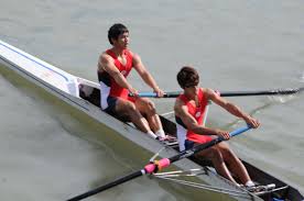 輕艇（ canoeing ）是在加拿大式艇（ canoe ）划槳前進的水上運動。 輕艇活動較窄的定義是以輕艇為主要活動的運動，輕艇活動較寛的定義則包括和其他活動結合的活動（例如輕艇露營），或是其他活動中只以輕艇來作為. 2020æ±äº¬å¥§é‹å¯èƒ½æ¶ˆå¤±çš„åˆ'èˆ¹é …ç›® è¥¿åˆ' è¼•è‰‡ é¾èˆŸ