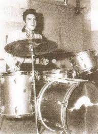 Dj Fontana S 1953 Gretsch Drumset Was Auctioned At The Rockabilly Festival In Jackson Tennessee On August 5 7th 2004 John Drums For Sale Drums Vintage Drums