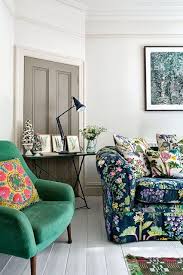 From century to century and from coast to coast, traditional living room decorating remains a perennial favorite of homeowners. Pin By House Garden Magazine Uk On Living Rooms Floral Sofa Living Room Designs Living Room Decor