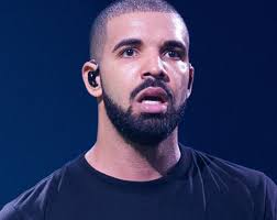 Drake gây tranh cãi khi hôn, sờ soạng fan 17 tuổi trên sân khấu - Báo  VnExpress Giải trí