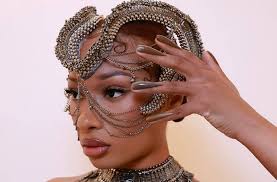 Megan Thee Stallion Tampil Mengguncang dengan Kuku Terbalik di Paris Haute  Couture Fashion Week