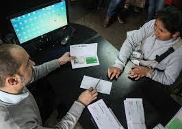 Aquellos beneficiarios de la tarjeta alimentar visa del banco provincia tienen la posibilidad de averiguar el saldo y los últimos movimientos ingresando al home banking, cajero automático o llamando por. áˆ Cuando Cargan La Tarjeta Verde Y Como Consultar Saldo Visa Vale Social