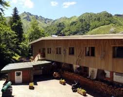 Auberge De Jeunesse Le Grand Volcan Au Mont Dore Auberge De Jeunesse Au Mont Dore En Auvergne En 2020 Auberge De Jeunesse Maison Style Mont Dore