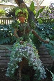 Efficient, productive, and interesting farm configurations can be achieved with the creative placement of water source blocks and sand. 46 Chicken Wire Planter Ideas Chicken Wire Chicken Wire Crafts Garden Art