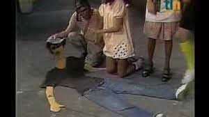 Erros de gravação do episódio que chaves está sonolento e fica dormindo no chão da vila Chaves Creditos O Belo Adormecido Gravado Na Tln