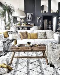 Global Chic Dieser Reduzierte Ethno Look In Sanften Farben Sorgt Fur Einen Erw My Blog Boho Chic Living Room Bohemian Living Room Decor Chic Living Room