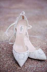 Abiti da sposa in pizzo. Wonderful Valentino Wedding Shoes Meravigliose Scarpeda Sposa Valentino In Pizzo E Punta In Pelle Da Sogno Scarpe Da Sposa Scarpe Scarpe Da Sposa Comode