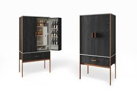 Fächer in den türen bxhxt: Schrank Mit Getrankehaltern Und Flaschenhaltern Idfdesign