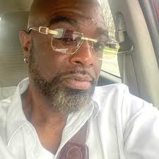 This singer has an international sound! The natural rasp in his voice gives  the song a perfect edge, making it fitting to his style. He effortlessly  hits a C5 note, showcasing his