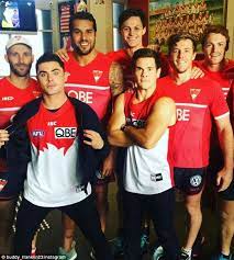 Lance franklin net worth, biography, age, height, dating, relationship records, salary, income, cars, lifestyles & many more details have been updated below. Lance Buddy Franklin And The Sydney Swans Tower Over Zac Efron And Adam Devine Daily Mail Online