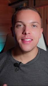 Devon Wolfe's Instagram, Twitter & Facebook