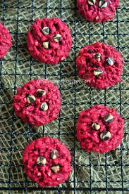 Red velvet cookies with white chocolate drizzled! Biskut Red Velvet Qasey Honey